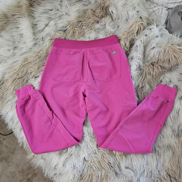 Figs Zamora Jogger In Electric Orchid - Picture 3 of 4